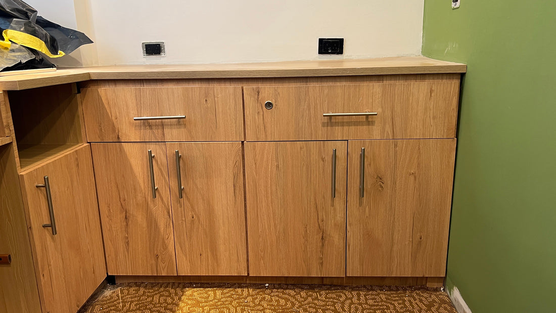 Vinil Autoadhesivo Color Madera Natural en Hotel